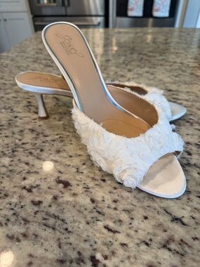 Badgley Mischka Jewel White Floral Applique Open-Toe Heels